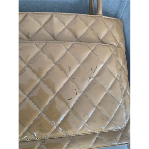 Médaillon leather handbag Chanel Beige in Leather 